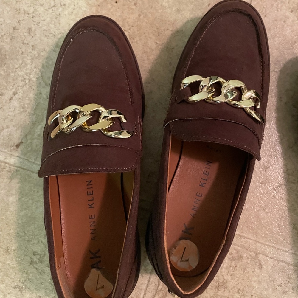 Size 7 dress shoe.
